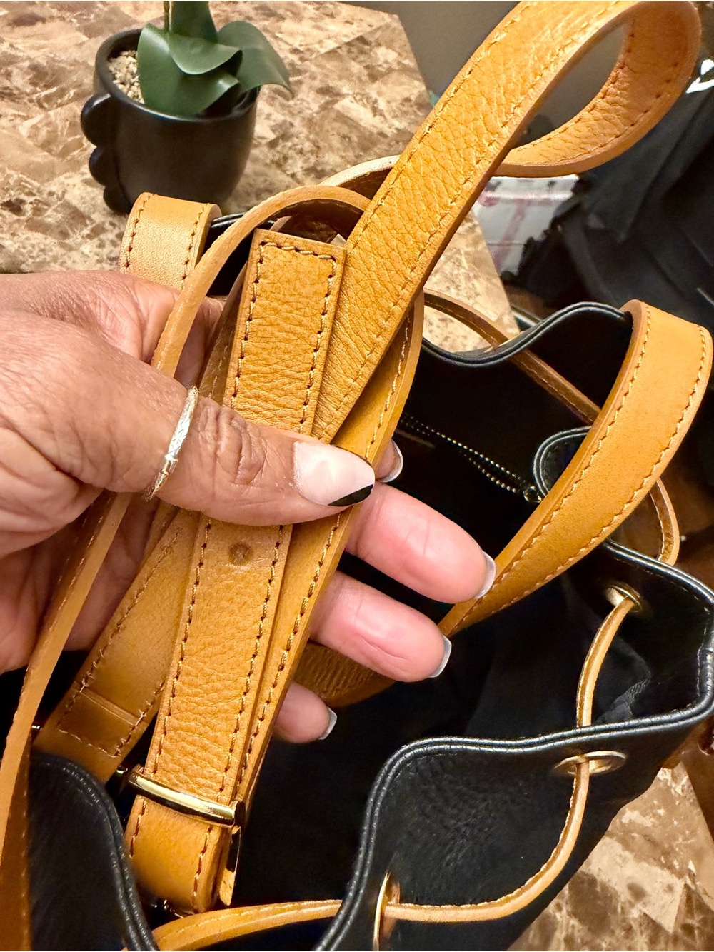 🥰♥️Anna Paola Black Pebbled Leather Drawstring Tote Bag (Made in Italy) - Picture 10 of 16